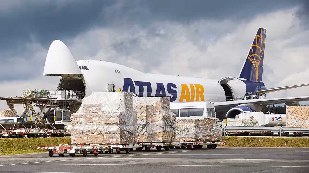 Pesawat Boeing 747 Versi Kargo